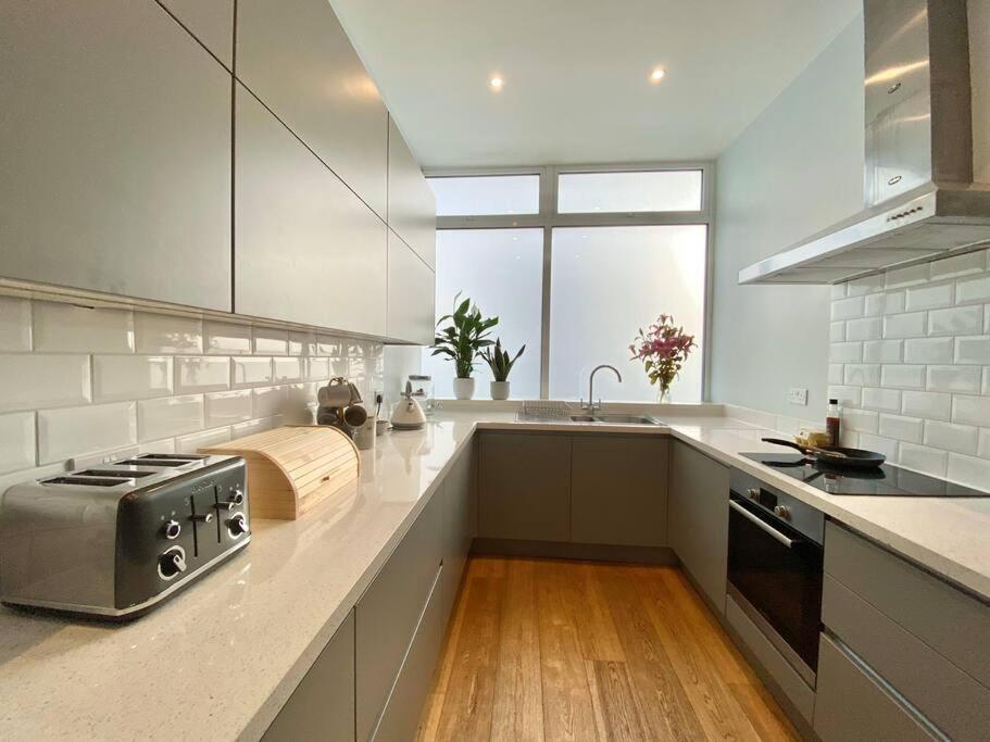 2Bdr Modern Apartment In Hammersmith West London Bagian luar foto