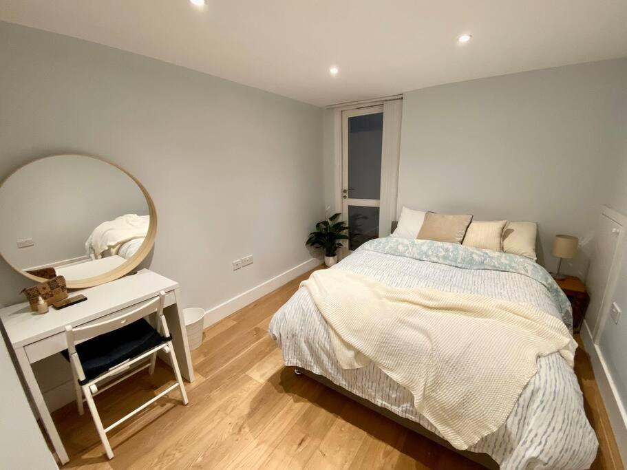 2Bdr Modern Apartment In Hammersmith West London Bagian luar foto